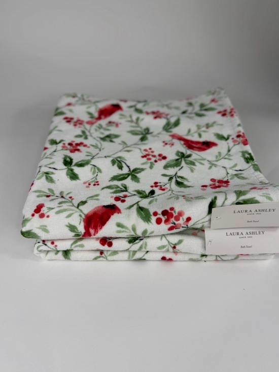 Laura Ashley Other - 2 Laura Ashley Christmas Bath Towels Jolly Red Cardinals Green Foliage